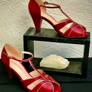 Chelsea Crew Deep red with gold accent trim Pumps